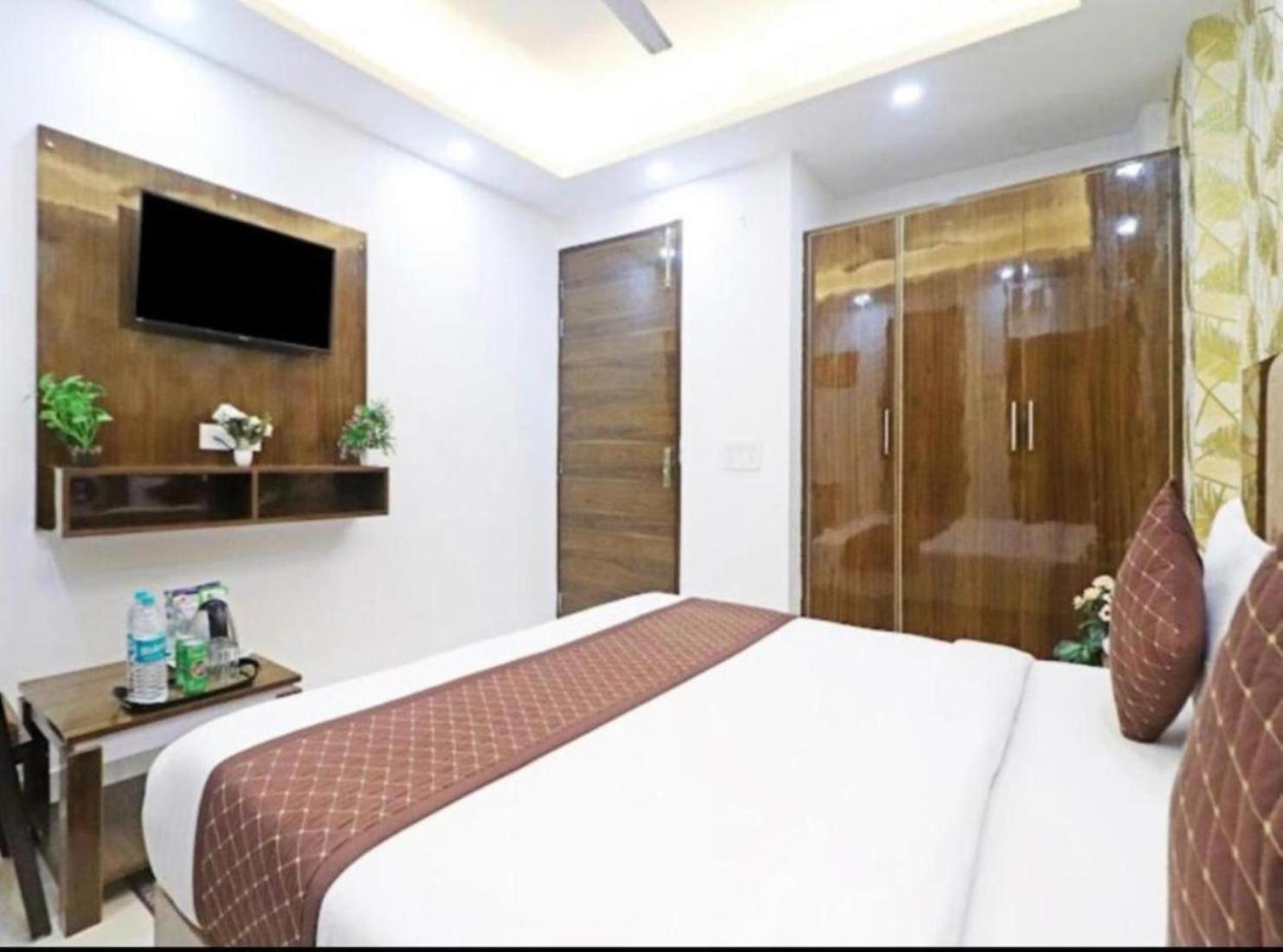 Hotel Vijaydeep Place Near Delhi Airport Neu-Delhi Exterior foto